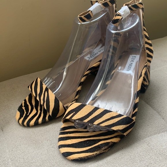 Steve Madden Irenee Sandals Tan Animal Print Cow Hair Low-Block Heel Size 9 Wide - Picture 3 of 12